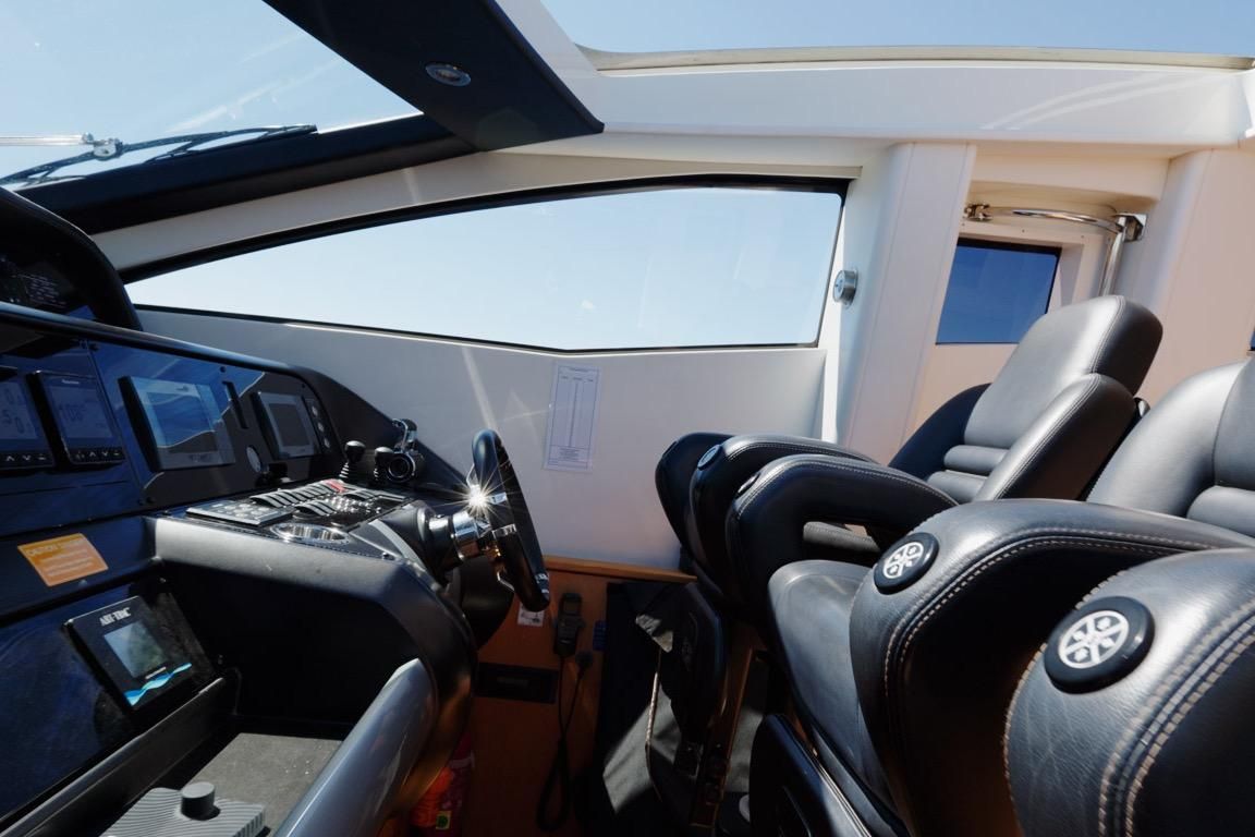 2011 Sunseeker Predator 84 photo 5