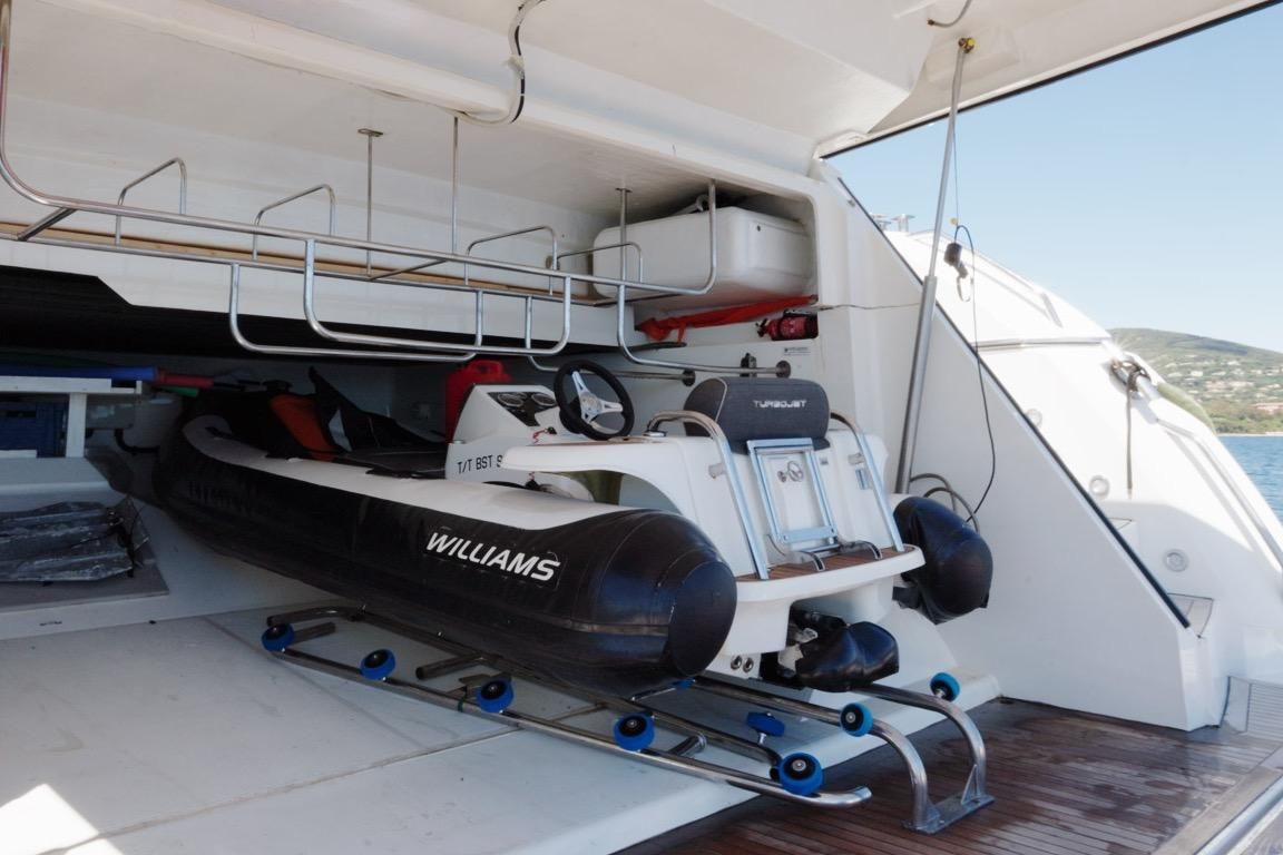 2011 Sunseeker Predator 84 photo 6