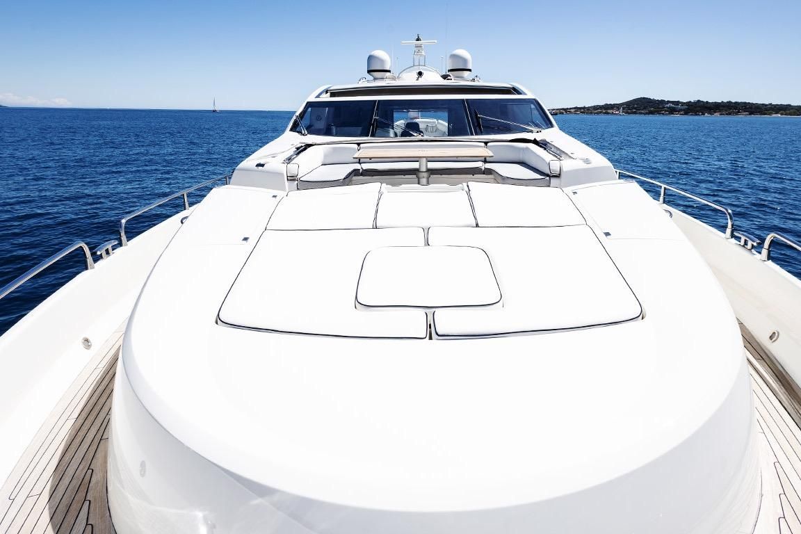 2011 Sunseeker Predator 84 photo 18