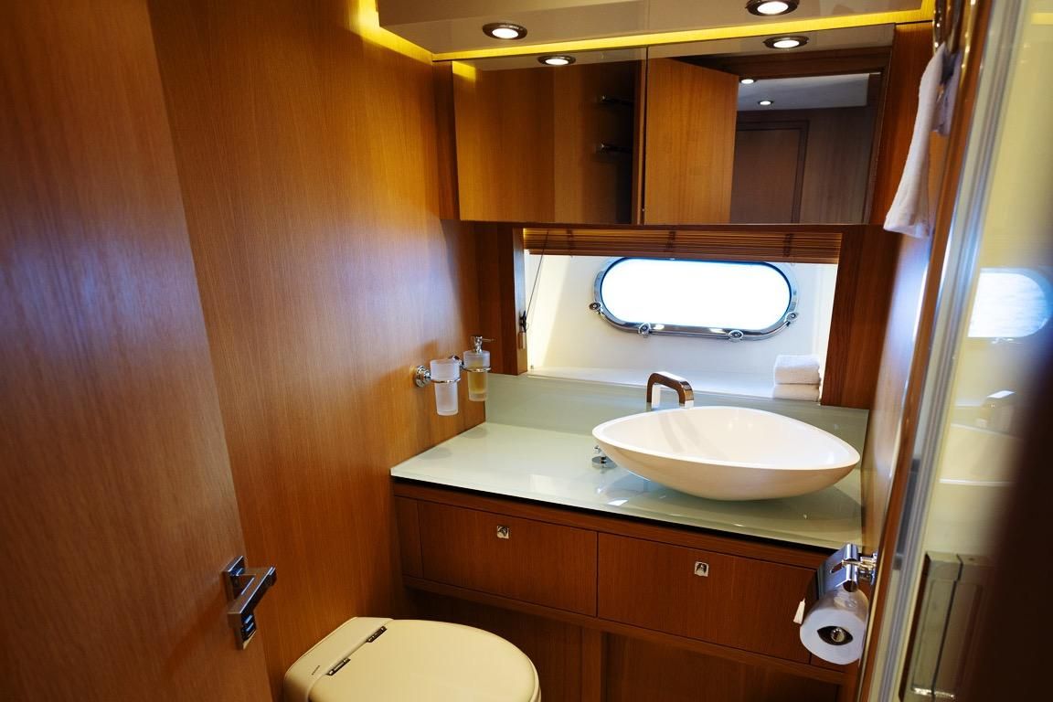 2011 Sunseeker Predator 84 photo 21