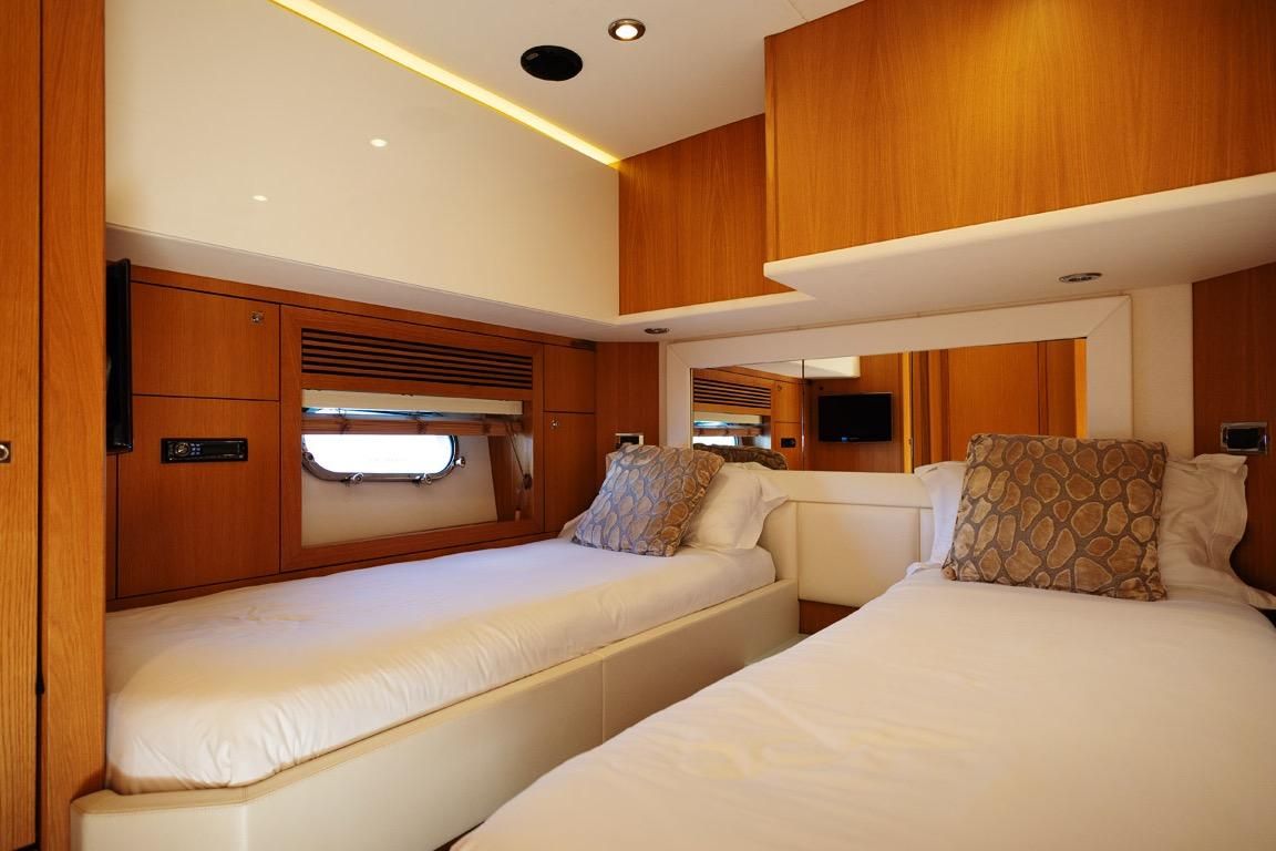 2011 Sunseeker Predator 84 photo 22