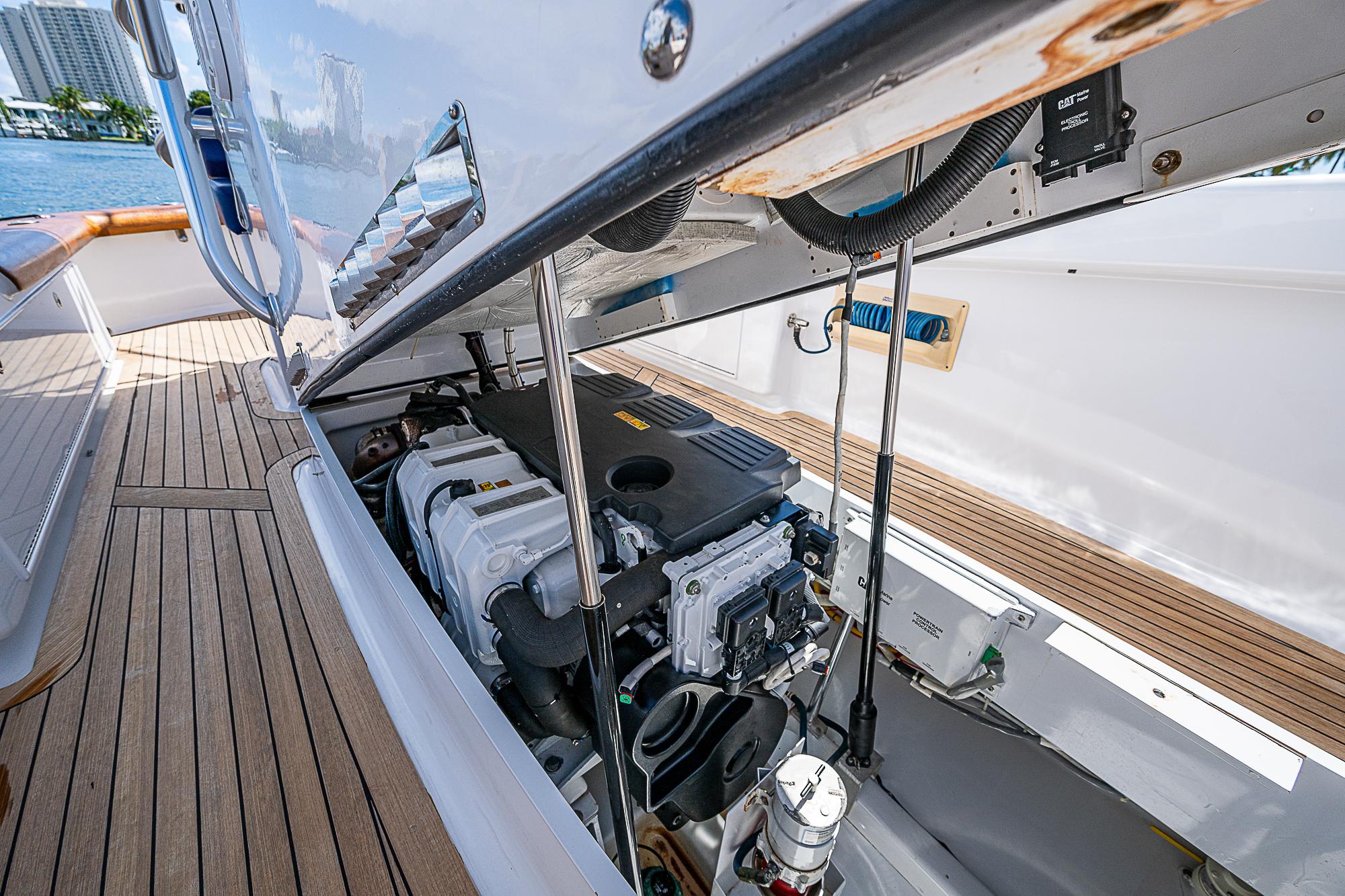 2011 Winter Custom Yachts Custom Carolina photo 9