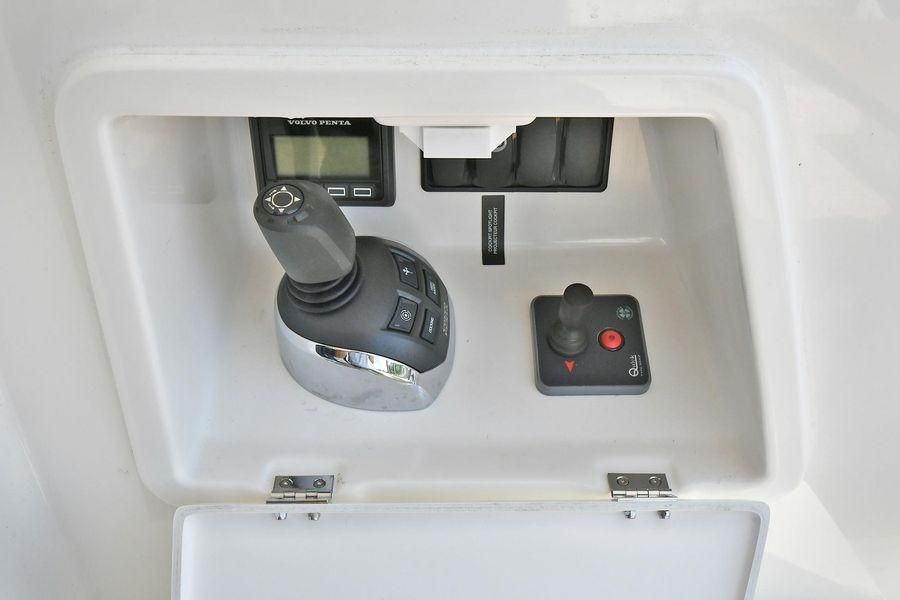 2019 Prestige 460 photo 9