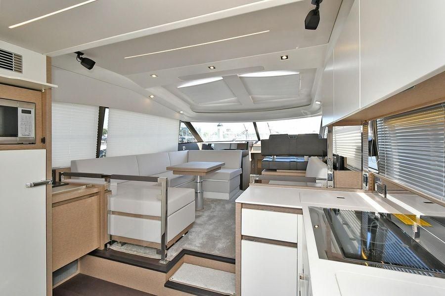 2019 Prestige 460 photo 10