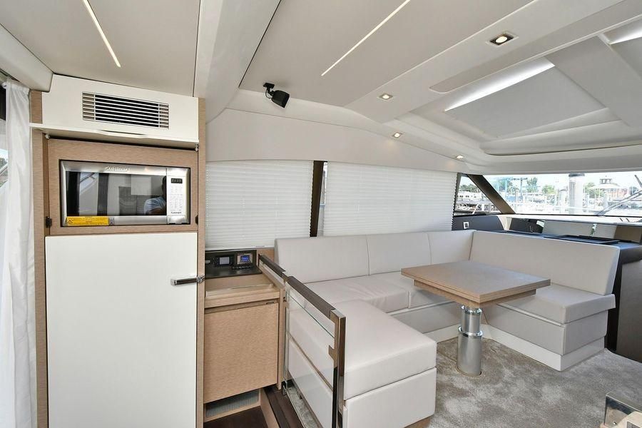 2019 Prestige 460 photo 12