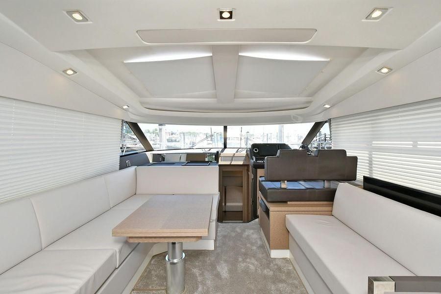 2019 Prestige 460 photo 13