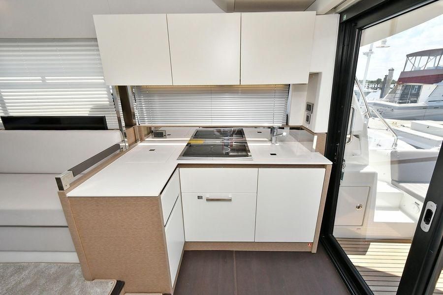 2019 Prestige 460 photo 14