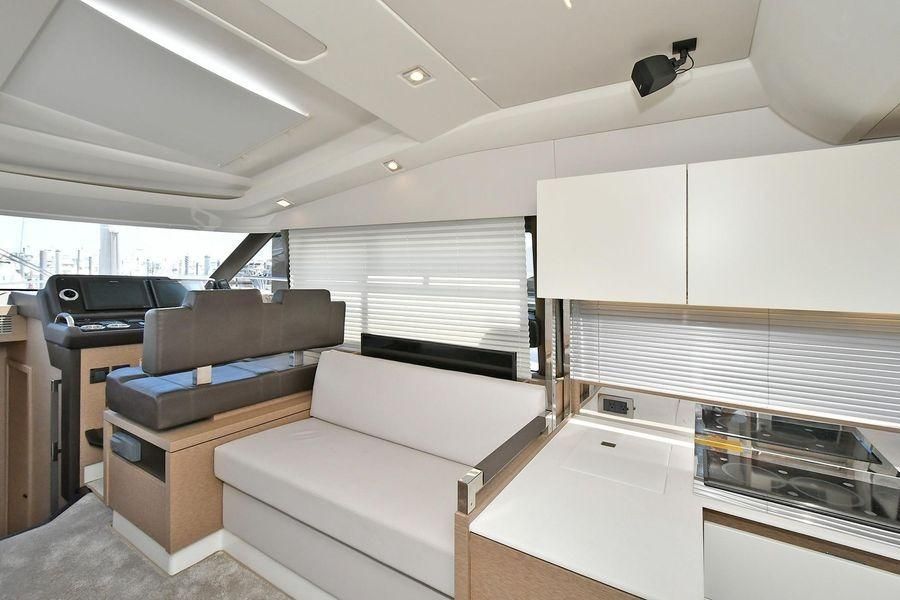 2019 Prestige 460 photo 16