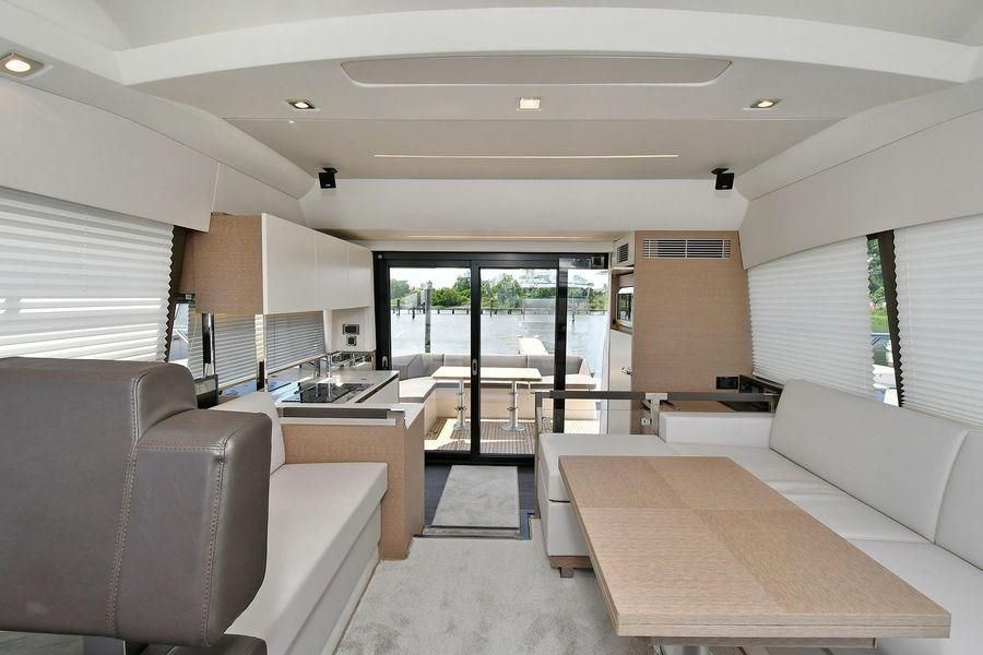 2019 Prestige 460 photo 17