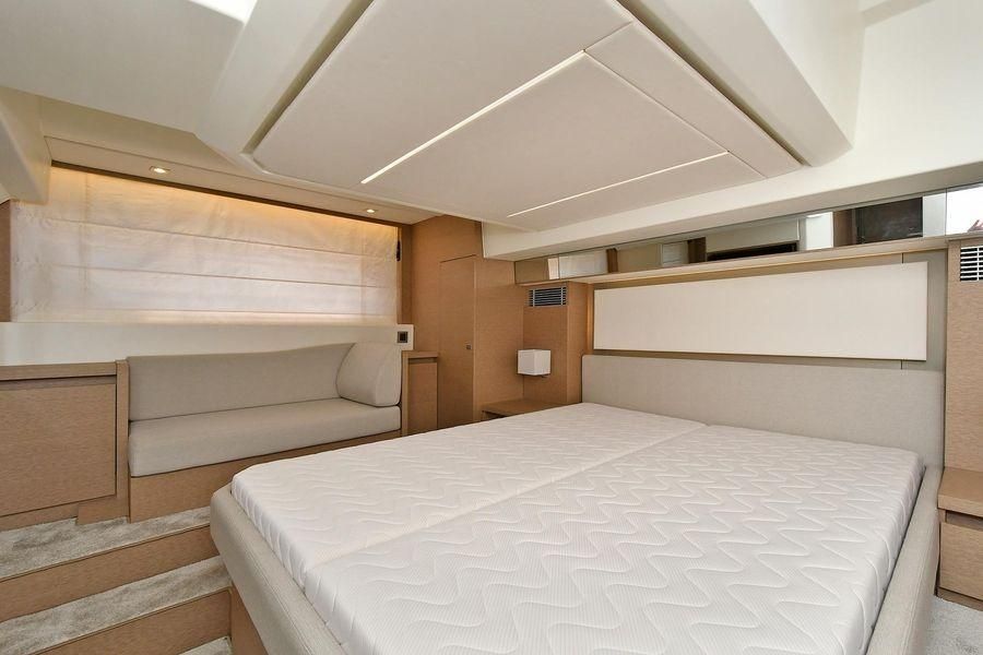 2019 Prestige 460 photo 19