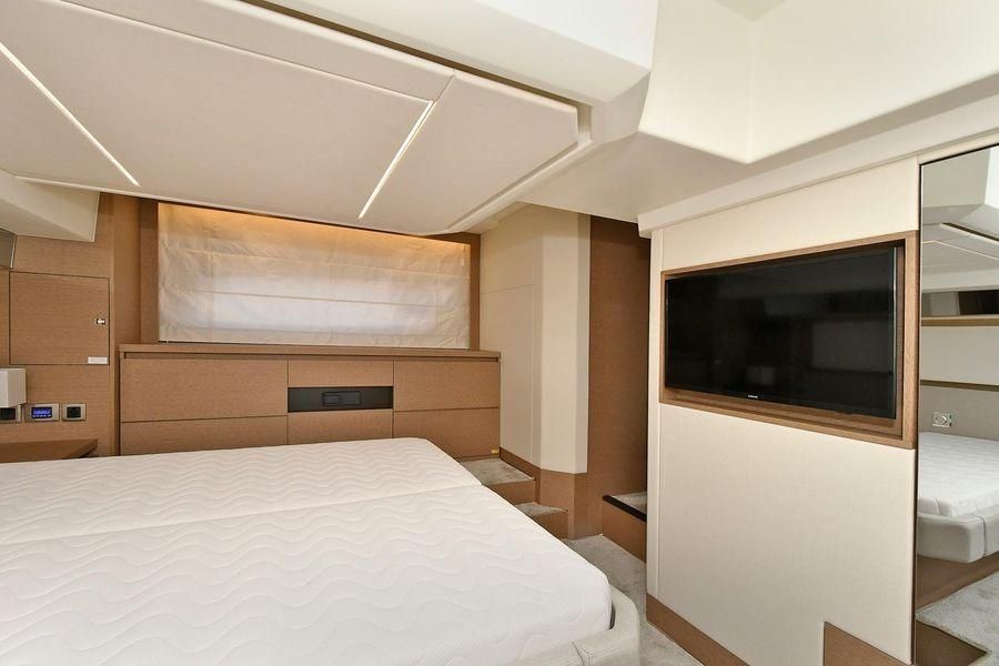 2019 Prestige 460 photo 20