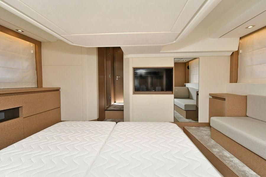 2019 Prestige 460 photo 21