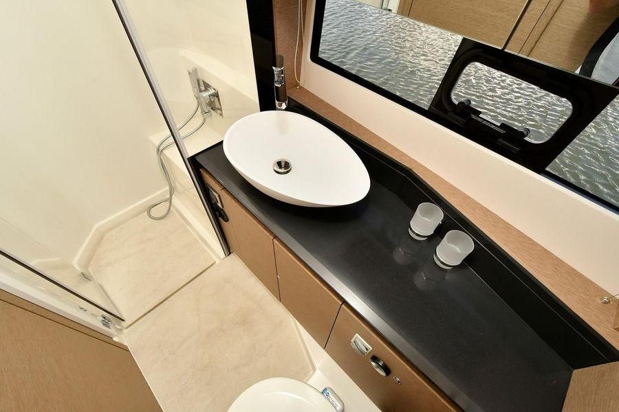 2019 Prestige 460 photo 22