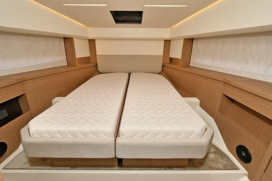 2019 Prestige 460 photo 23