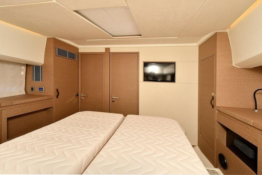 2019 Prestige 460 photo 25