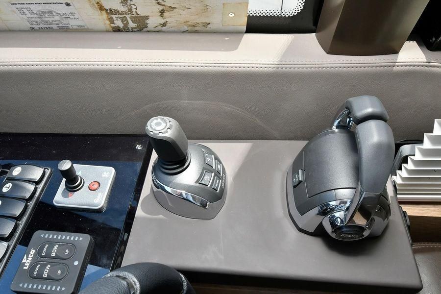 2019 Prestige 460 photo 28