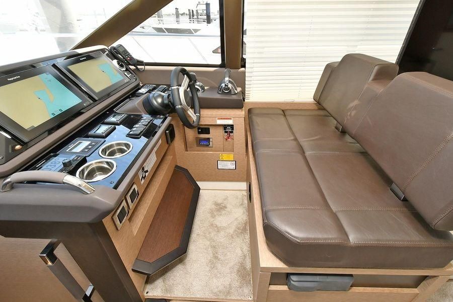 2019 Prestige 460 photo 29