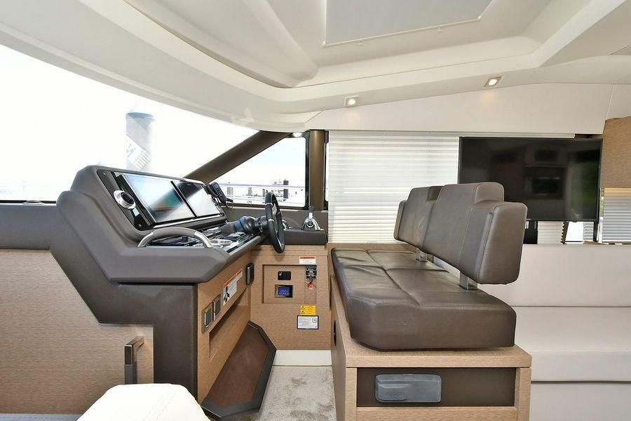 2019 Prestige 460 photo 31