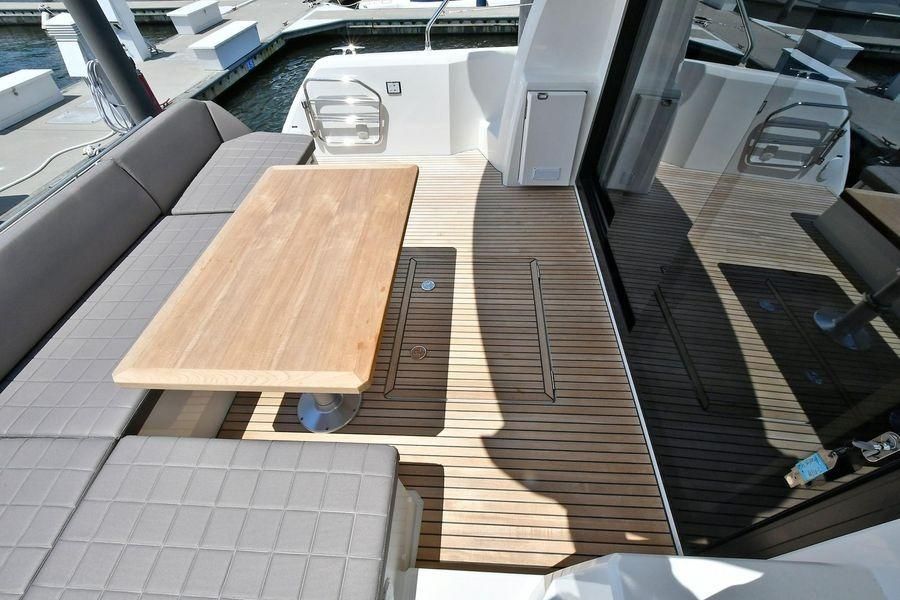 2019 Prestige 460 photo 35