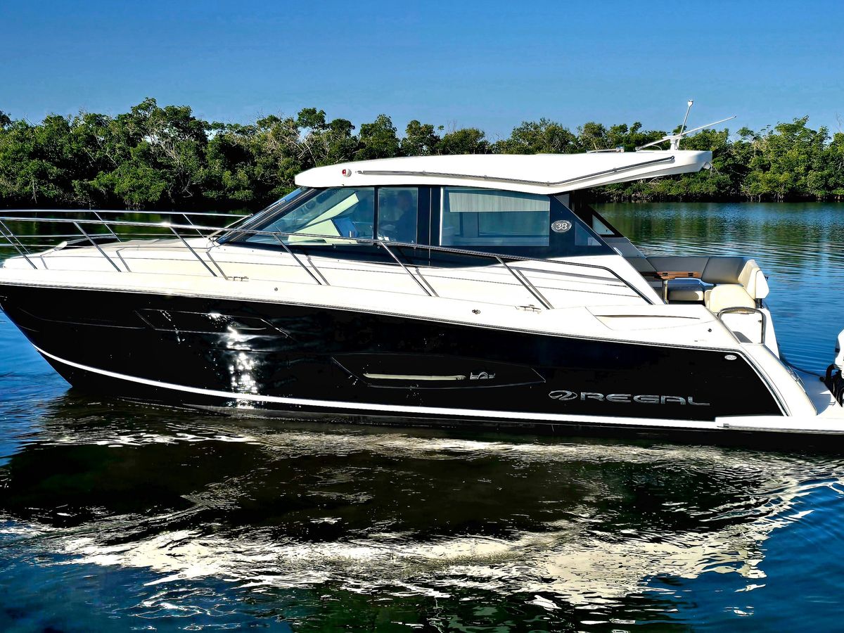 2021 Regal 38 XO photo 2