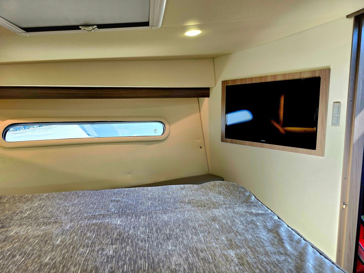 2021 Regal 38 XO photo 15