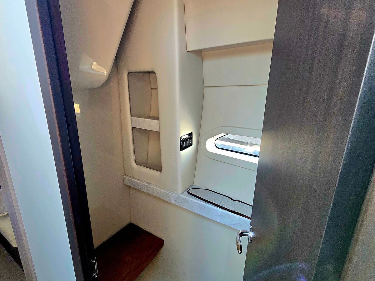 2021 Regal 38 XO photo 18