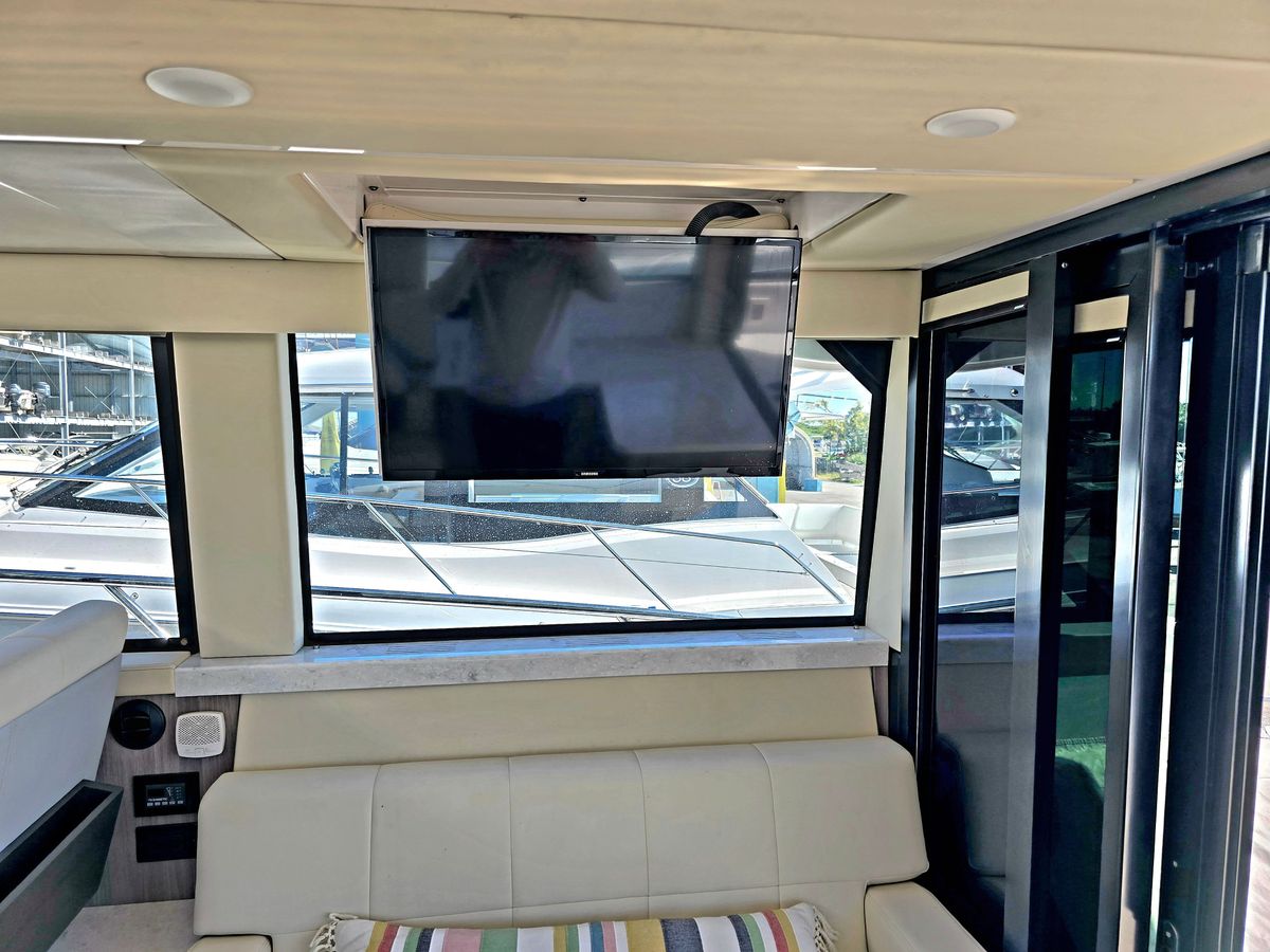 2021 Regal 38 XO photo 23