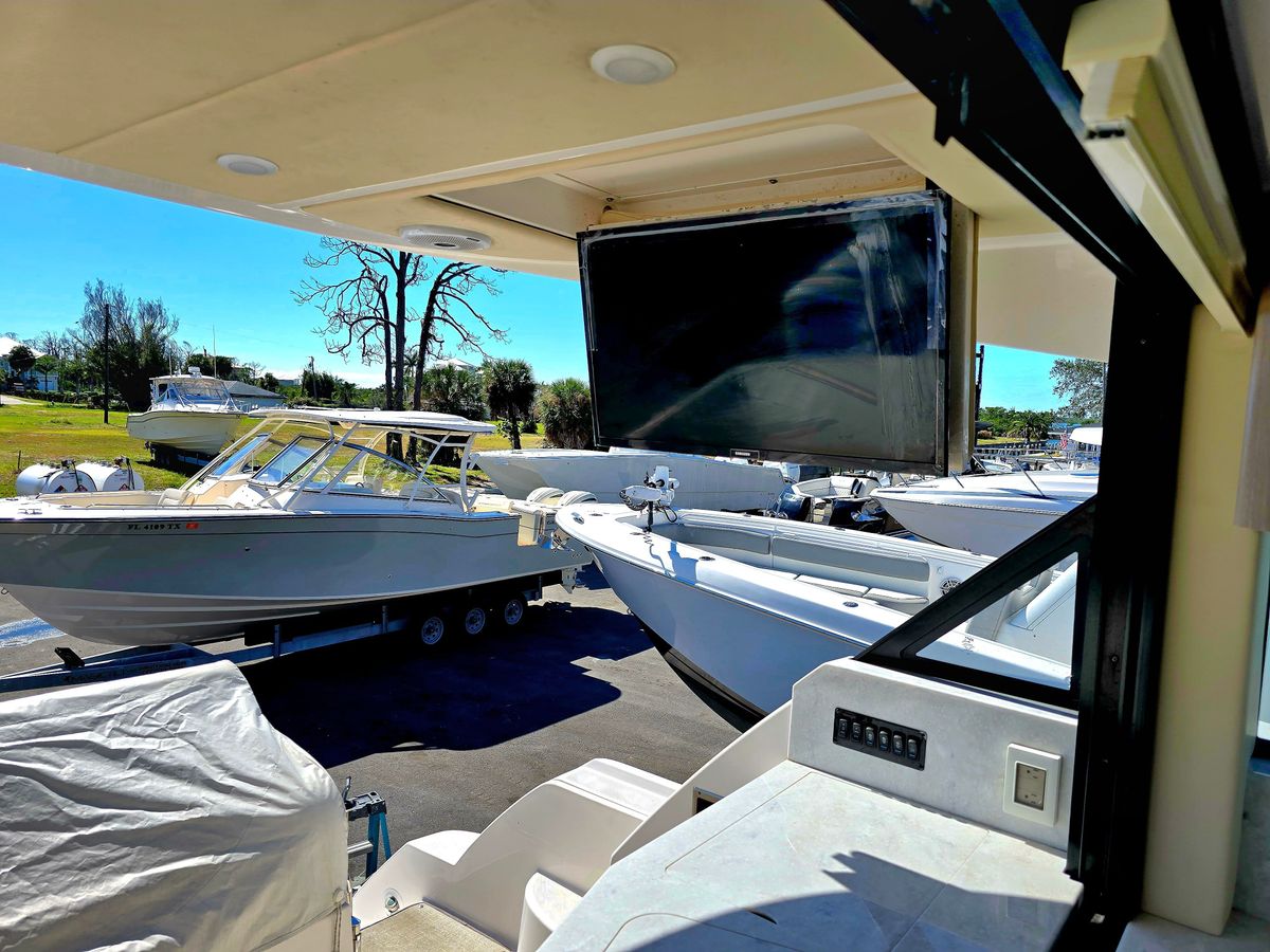 2021 Regal 38 XO photo 24