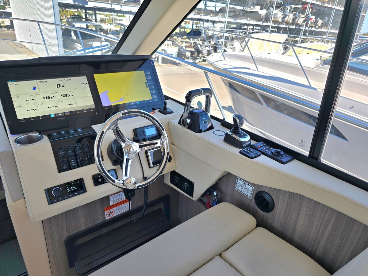 2021 Regal 38 XO photo 26
