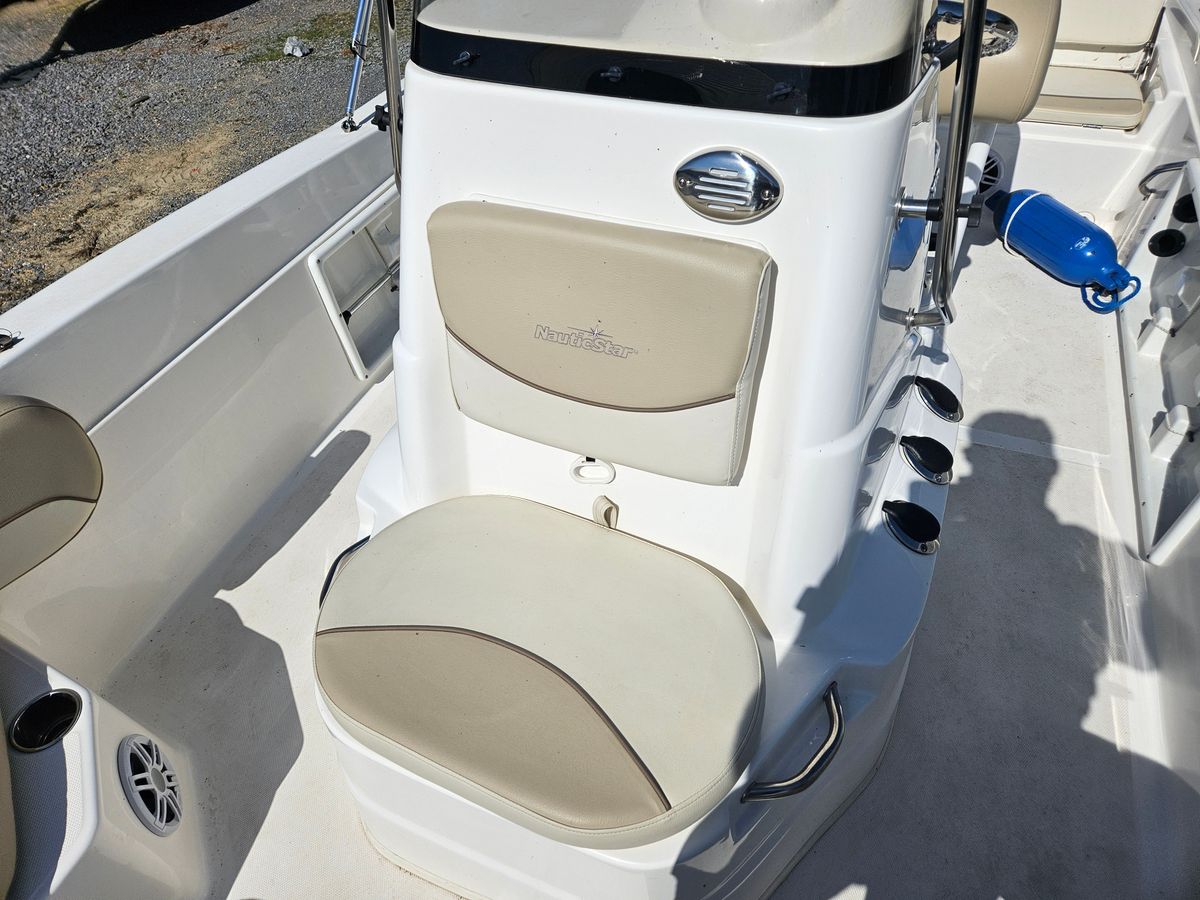 2022 NauticStar 211 Hybrid photo 4