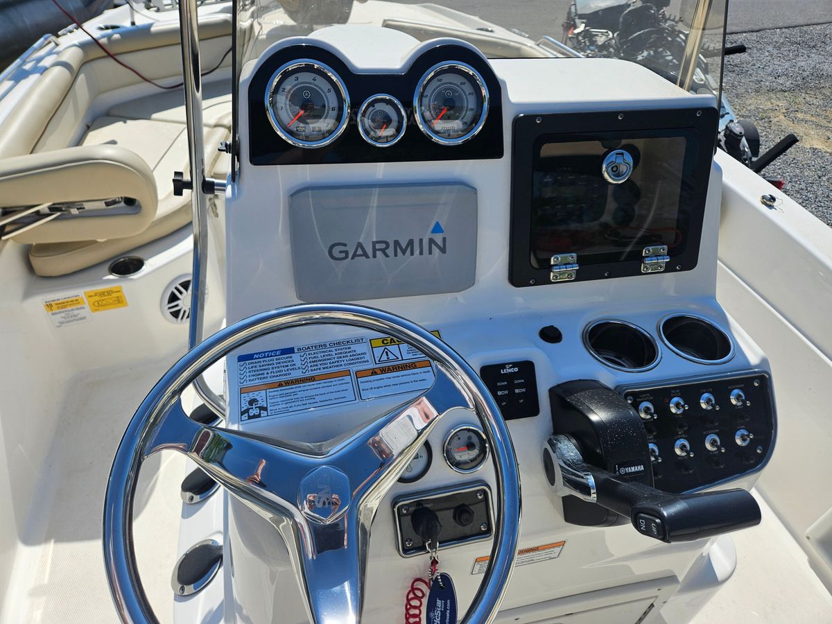 2022 NauticStar 211 Hybrid photo 5