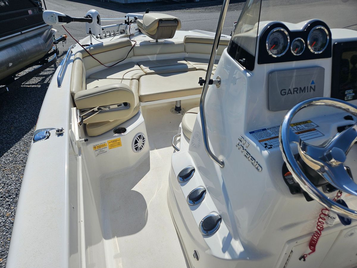 2022 NauticStar 211 Hybrid photo 6