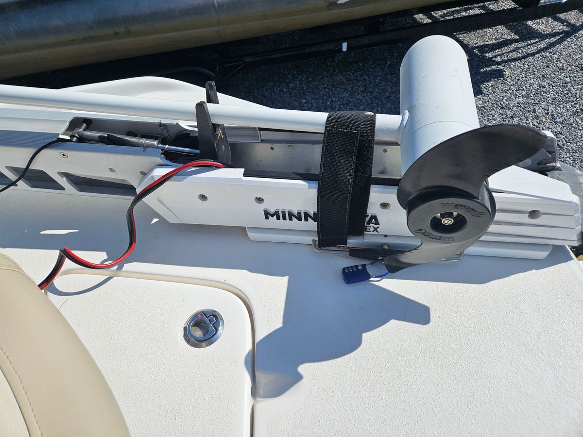 2022 NauticStar 211 Hybrid photo 9
