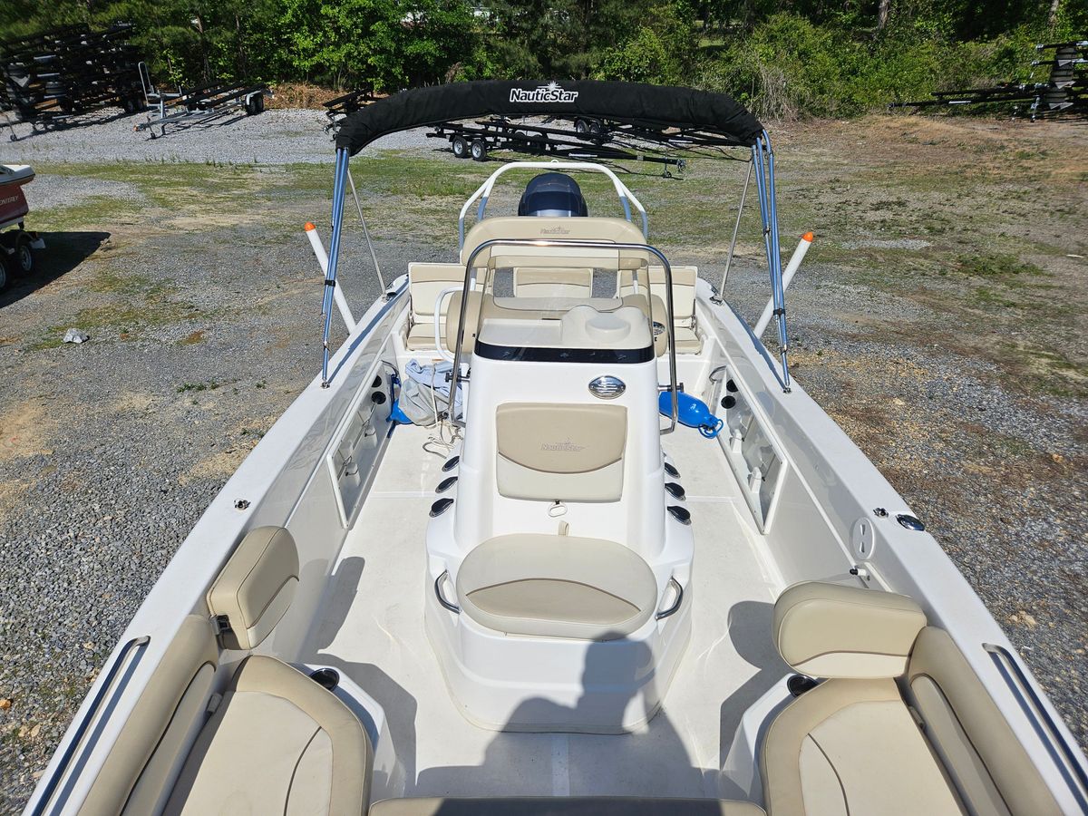 2022 NauticStar 211 Hybrid photo 10