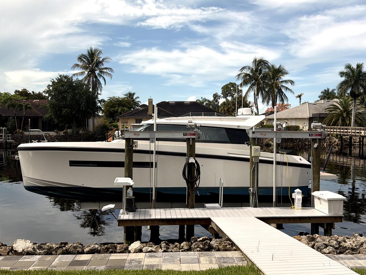 2023 Delta Powerboats 33 Coupe photo 2