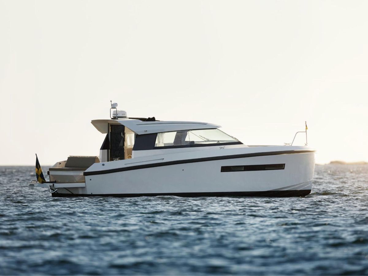 2023 Delta Powerboats 33 Coupe photo 3