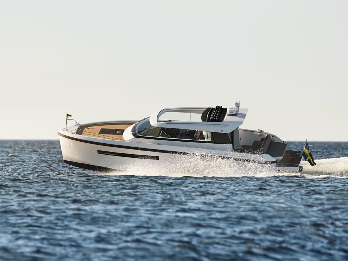 2023 Delta Powerboats 33 Coupe photo 4