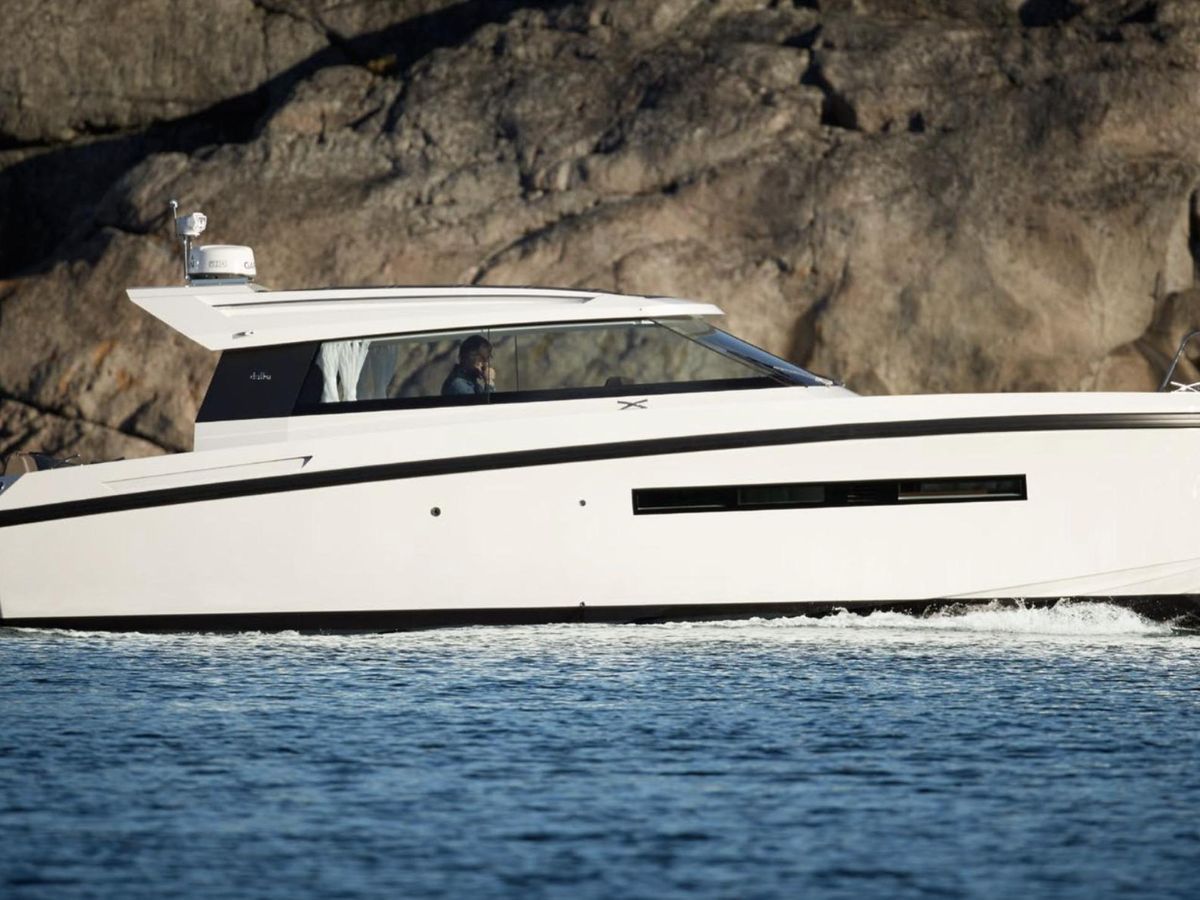 2023 Delta Powerboats 33 Coupe photo 5