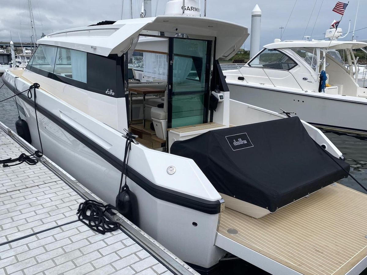 2023 Delta Powerboats 33 Coupe photo 9