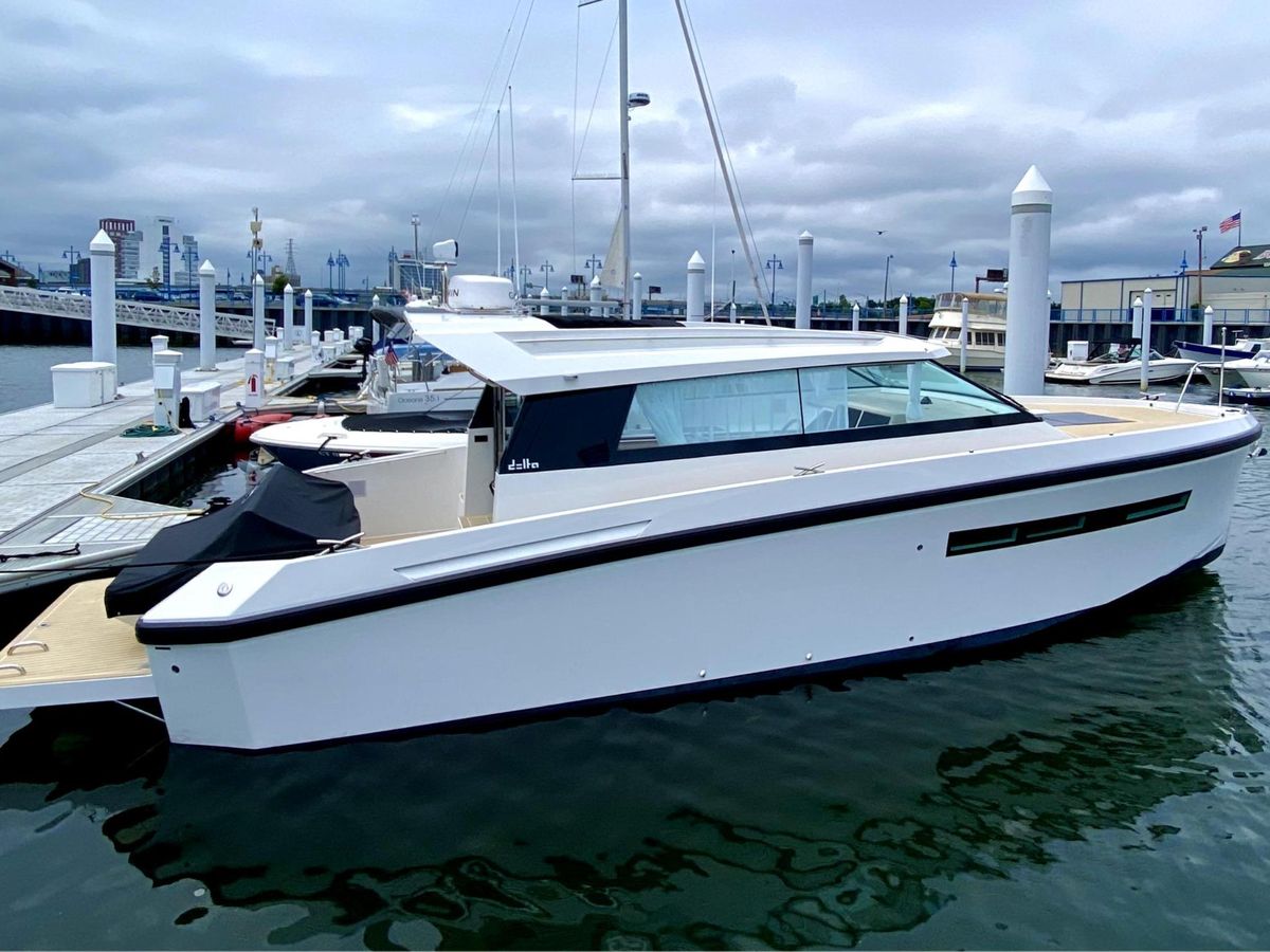 2023 Delta Powerboats 33 Coupe photo 10