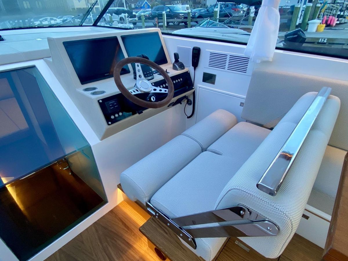 2023 Delta Powerboats 33 Coupe photo 22
