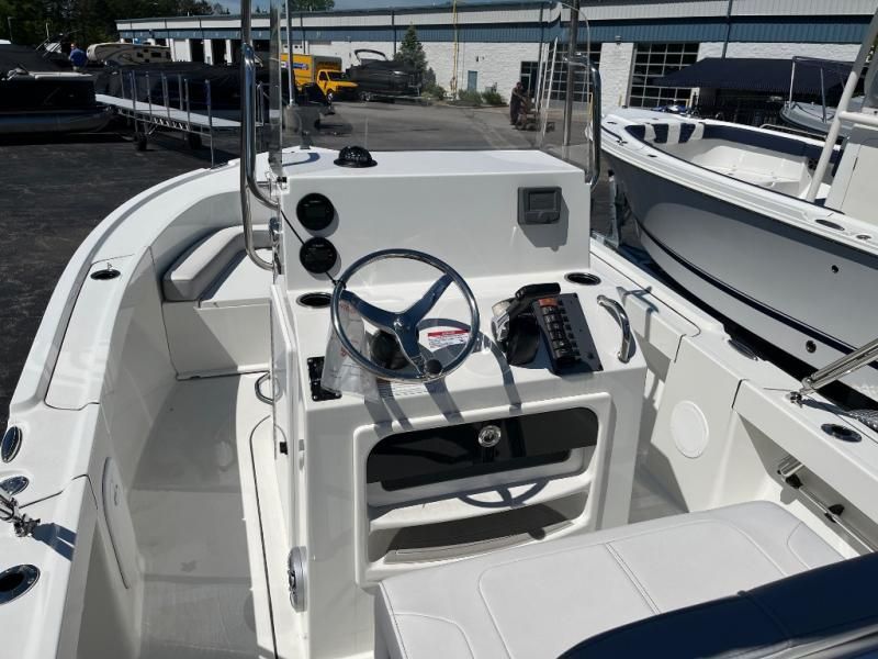 2025 Parker 18SE Center Console photo 7
