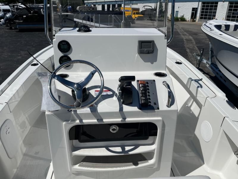 2025 Parker 18SE Center Console photo 8