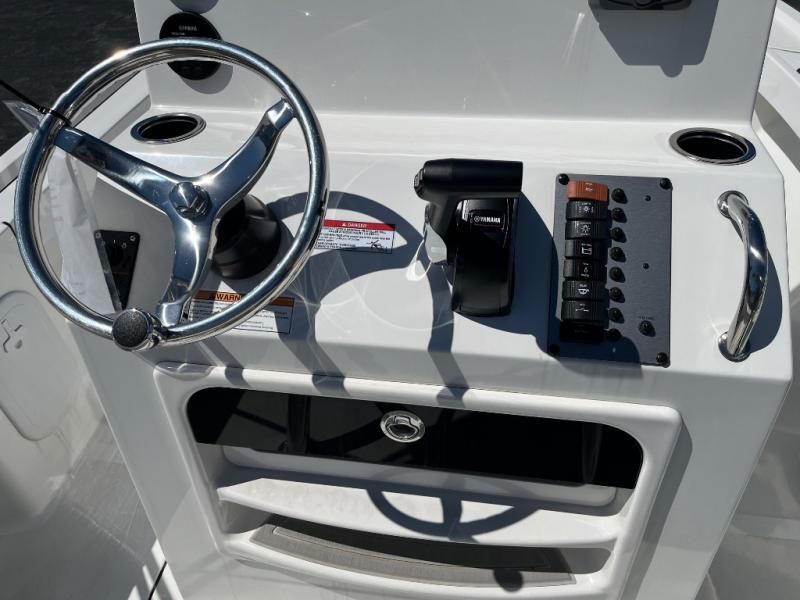 2025 Parker 18SE Center Console photo 9