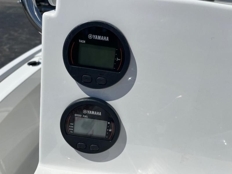 2025 Parker 18SE Center Console photo 12