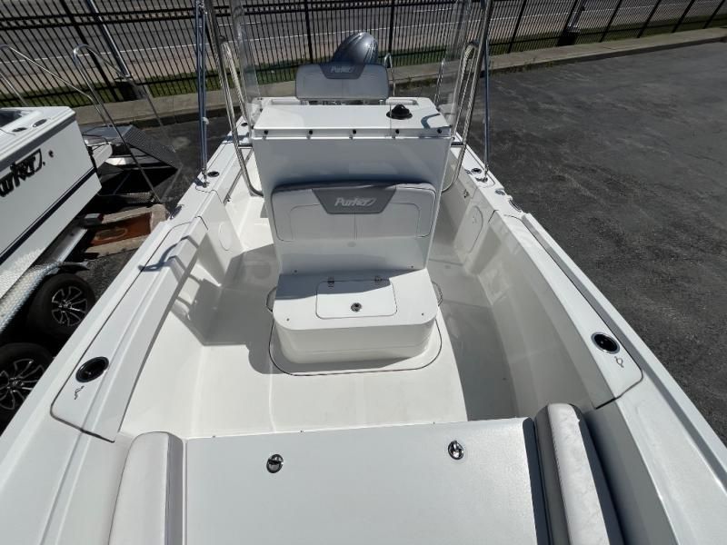2025 Parker 18SE Center Console photo 13