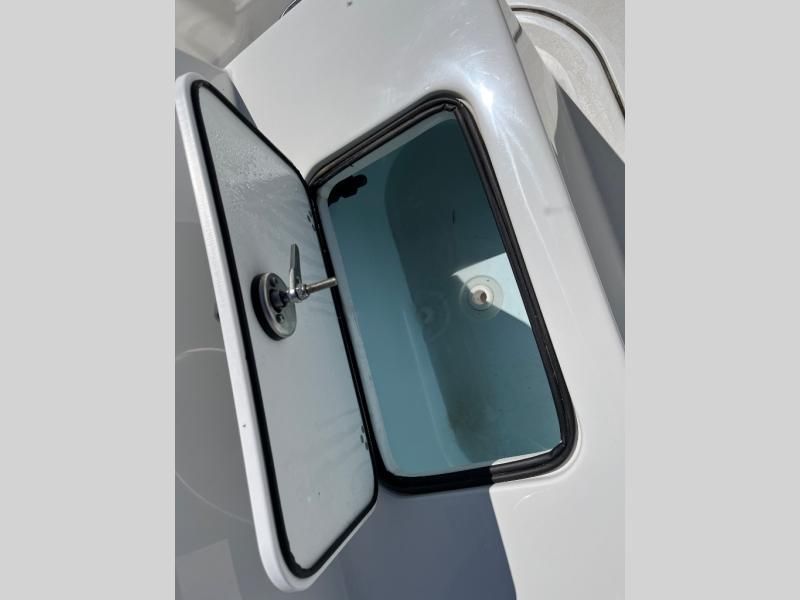2025 Parker 18SE Center Console photo 16