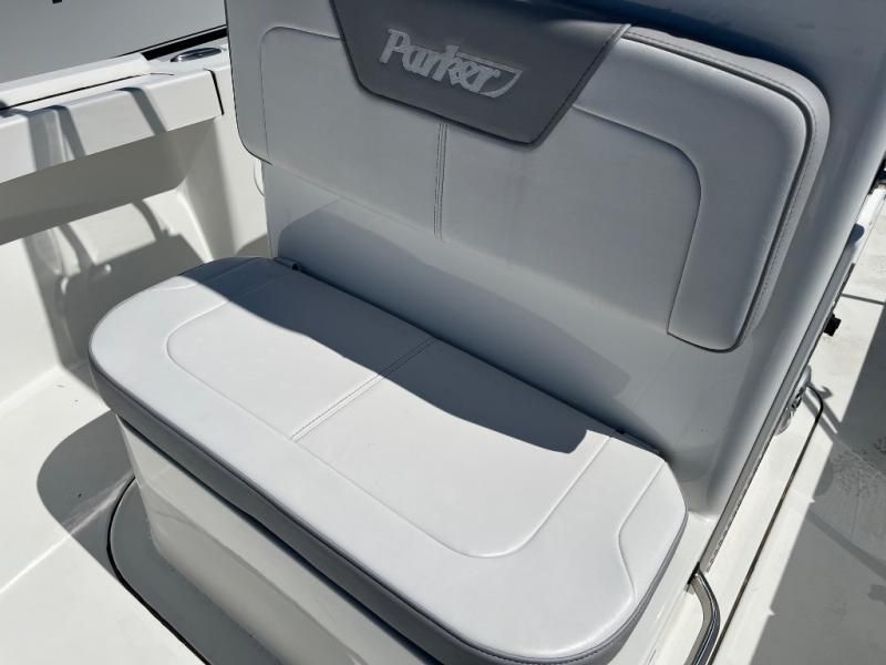 2025 Parker 18SE Center Console photo 17