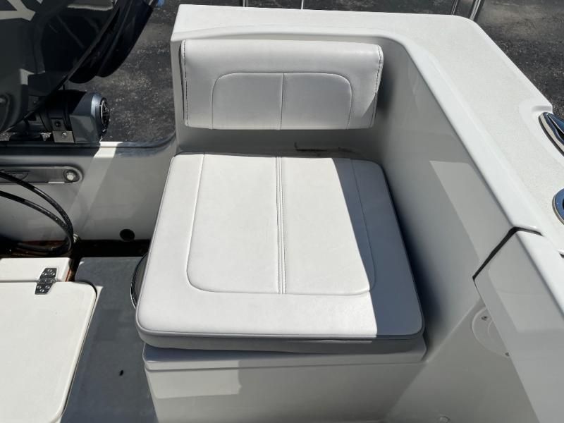 2025 Parker 18SE Center Console photo 19