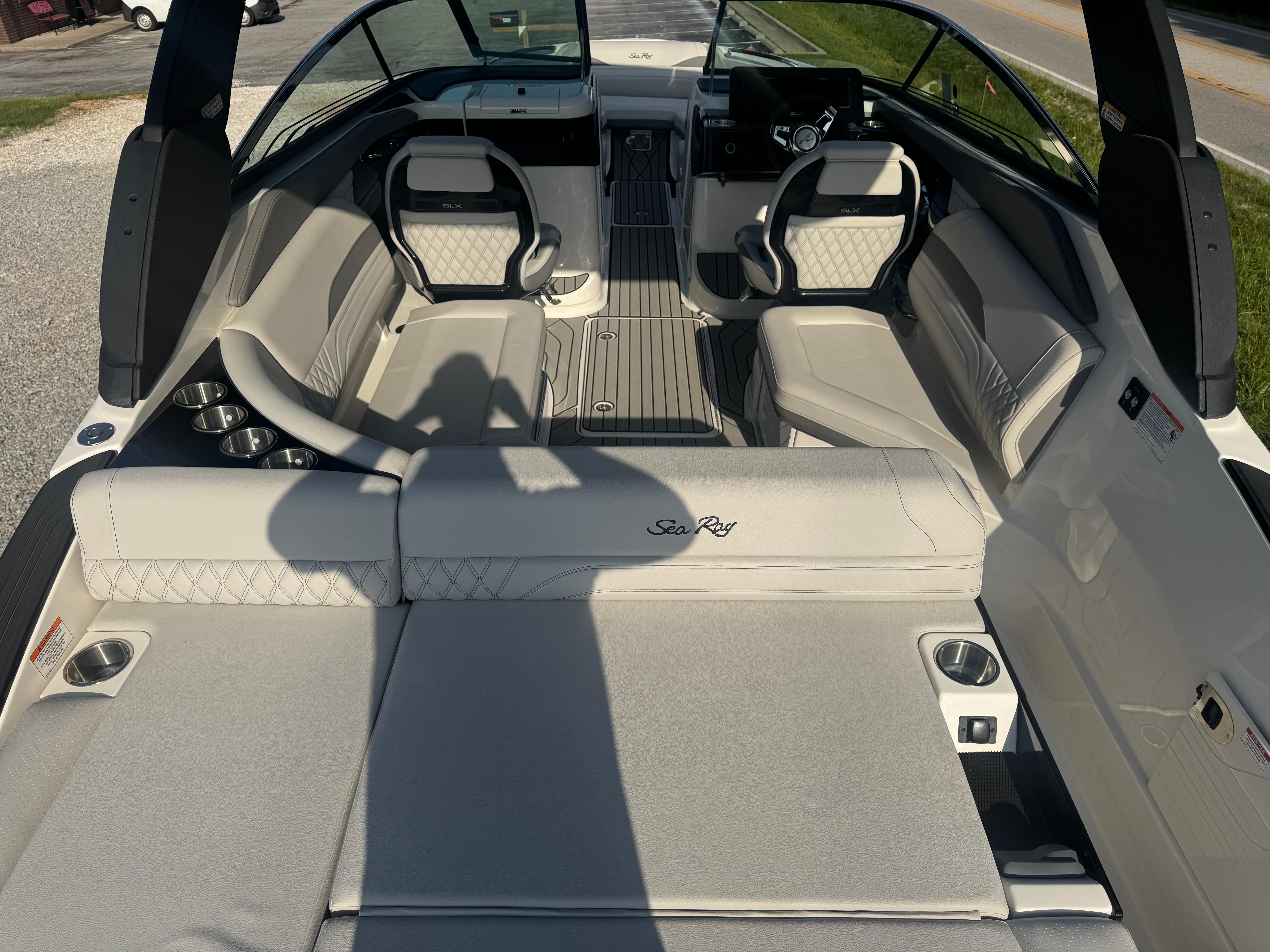 2025 Sea Ray SLX 260 photo 7